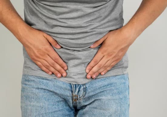 पेशाब में जलन या दर्द: पेशाब करते समय जलन महसूस होना या हल्का दर्द होना भी एक चिंताजनक संकेत है, जिसे नज़रअंदाज करना खतरनाक हो सकता है.