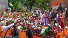 PM मोदी से मिले कर्नल सोफिया कुरैशी के पिता ताज मोहम्मद, कहा- 'ये मेरी जिंदगी का...'