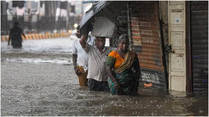 Several low-lying areas in Maharashtra witnessed flooding disrupting traffic and creating a havoc for pedestrians. (Source: PTI)