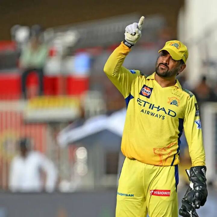 एमएस धोनीच्या या उत्तरावर हर्षा भोगले यांनी तर तुम्ही निवृत्त होत नाहीय?, असा प्रश्न विचारला.