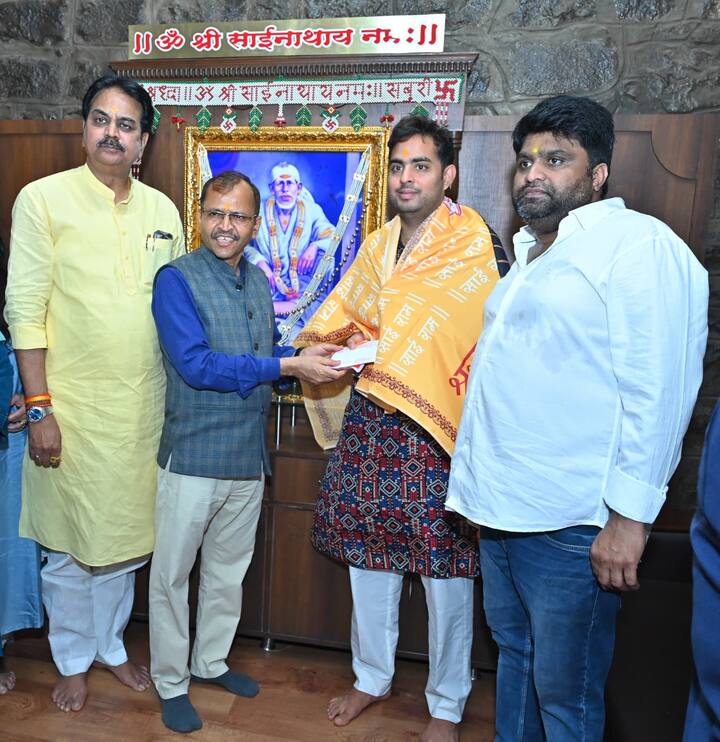 मुंबई इंडियन्सचा सामना पूर्ण होईपर्यंत साई मंदिर परिसरातच थांबून साईंचे दर्शन घेतलं. तिथून मुंबई इंडियन्सचा सुरू झालेल्या विजयाचा प्रवास अद्यापही सुरूच आहे.