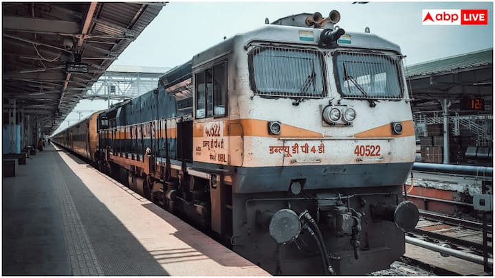 वापसी में यह ट्रेन दाहोद स्टेशन से सुबह 11:55 बजे चलेगी और रात 20:05 बजे वलसाड स्टेशन पहुंचेगी.