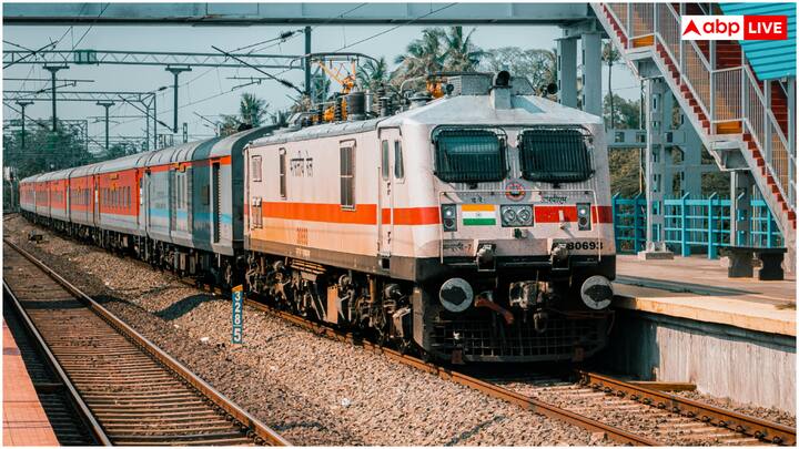 इस ट्रेन में कुल 17 कोच होंगे. ट्रेन में एग्जीक्यूटिव क्लास का एक कोच, थर्ड एसी के चार कोच और सेकंड क्लास के 10 कोच लगाए जाएंगे. इसके अलावा गार्ड सह पार्सल वैन के दो कोच होंगे. गार्ड वैन में दिव्यांग यात्रियों को बैठने की सहूलियत दी जाएगी.