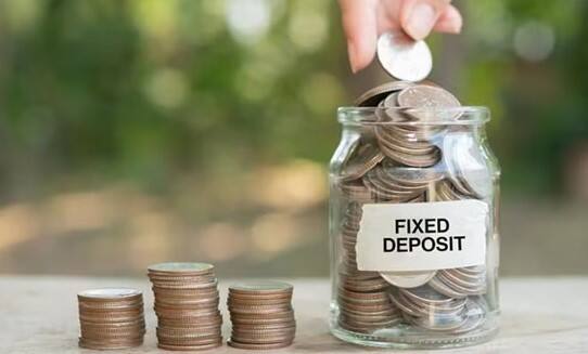 અહીં અમે તમને SBIની આવી FD સ્કીમ વિશે જણાવીશું, જેમાં જો તમે 2 લાખ રૂપિયા જમા કરાવો છો, તો તમને સીધા 30,681 રૂપિયાનું ગેરંટીડ ફિક્સ્ડ વ્યાજ મળશે. તમને જણાવી દઈએ કે SBI વિવિધ મુદતની FD યોજનાઓ પર 3.30 ટકાથી 7.45 ટકા સુધીનું વ્યાજ આપી રહી છે.