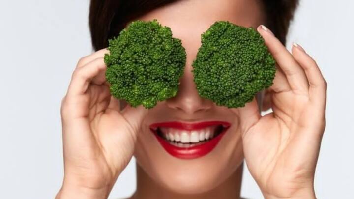 2. Maintain A Balanced Diet: Foods rich vitamins A, C, and E as well as omega-3 fatty acids, zinc, and lutein are great to support a healthy vision. Spinach, broccoli, kale, carrots, citrus fruits, nuts, seeds, and fatty fish are extremely beneficial for your eyes. They support retina, prevent inflammation, and maintain the clarity of lens. (Image Source: Pinterest/BlendofBites)