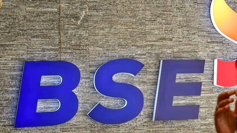 Stock Market Stalls After Four-Day Rally: Sensex Dips 53 Points, Nifty Clings To 25,100