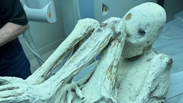 ২০১৭ সালে পেরুর Nazca মরুভূমিতে ওই মমিগুলি উদ্ধার হয়। বছর দুই আগে সেগুলিকে গোটা পৃথিবীর সামনে তুলে ধরা হয়।