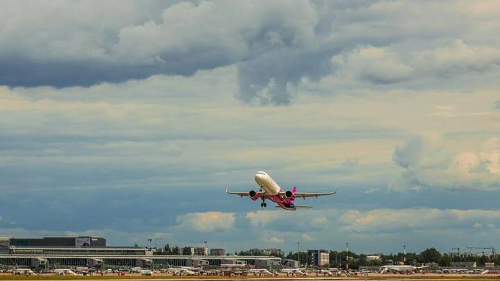 इसके अलावा एयर फ्रांस ने भी भारत पाकिस्तान के साथ तनाव के बीच अगले अपडेट तक के लिए पाक के ऊपर से फ्लाइट्स को सस्पेंड कर दिया है.