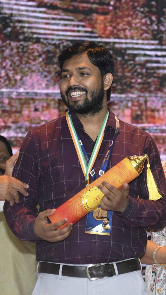 खान सर का पूरा नाम क्या है?