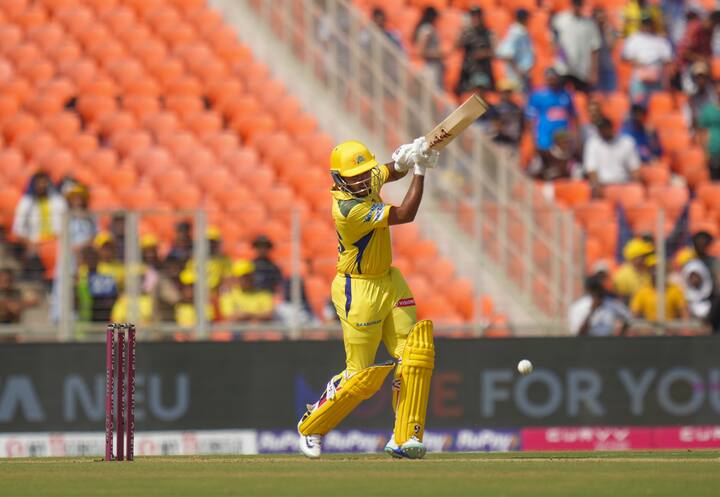 17 साल के आयुष म्हात्रे कप्तान ऋतुराज गायकवाड़ के रिप्लेसमेंट के तौर पर टीम में शामिल किए गए. उन्होंने शानदार बल्लेबाजी की. आयुष ने 7 मैचों में 240 रन जड़े. इस दौरान उनका स्ट्राइक रेट 188.98 का रहा.