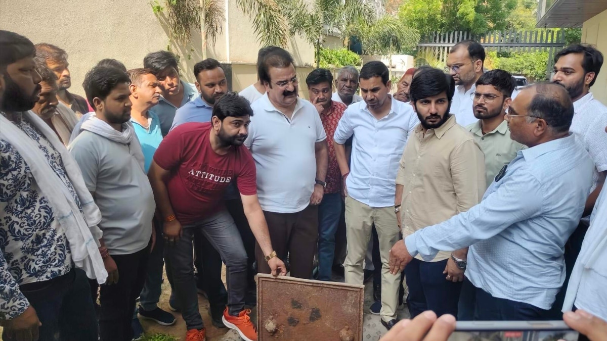Jaipur: सेप्टिक टैंक में मजदूरों की मौत मामले में खाचरियावास की एंट्री, यूपी-राजस्थान सरकार से रखी ये बड़ी मांग
