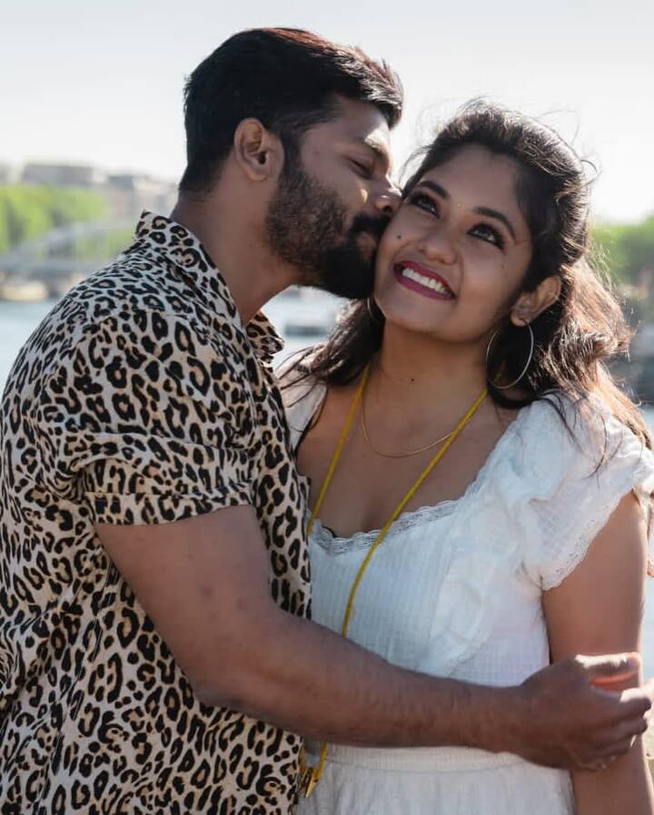 இந்த நிலையில் தான் ஸ்ருதி சண்முகப்பிரியா இன்று தனது 3-ஆம் ஆண்டு திருமண நாளை நினைவு கூறும் விதமாக சோஷியல் மீடியாவில் உருக்கமான பதிவு ஒன்றை போட்டுள்ளார்.