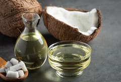 आंखों के लिए घर पर तैयार करें काजल, अपनाएं ये आसान से टिप्स