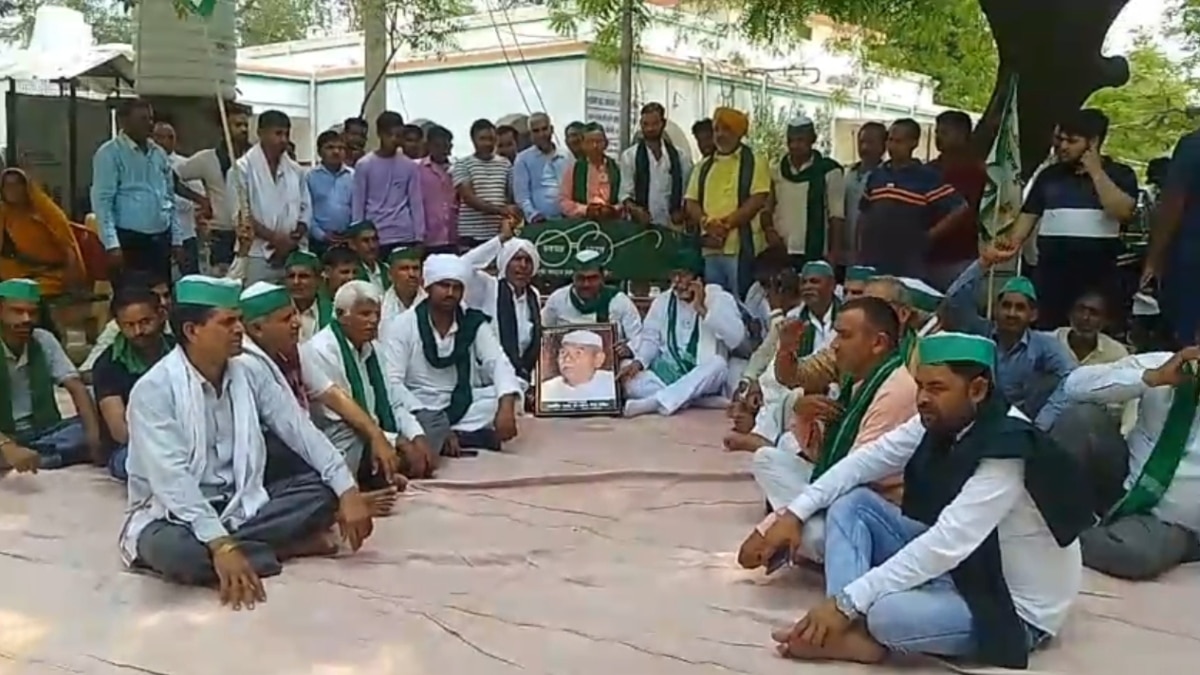 आगरा में BKU पदाधिकारियों का प्रदर्शन, राष्ट्रीय प्रवक्ता राकेश टिकैत की सुरक्षा की मांग