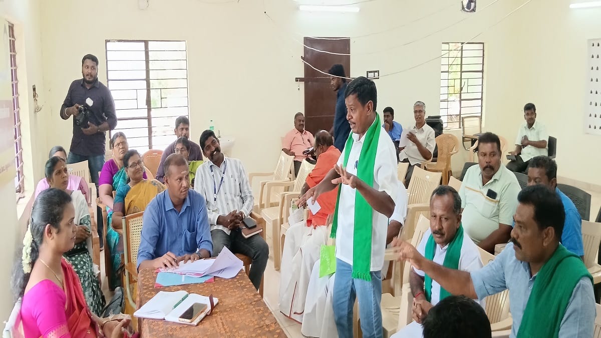 நிவாரணத் தொகையை சீக்கிரம் கொடுங்க... குறைதீர் கூட்டத்தில் விவசாயிகள் குமுறல்