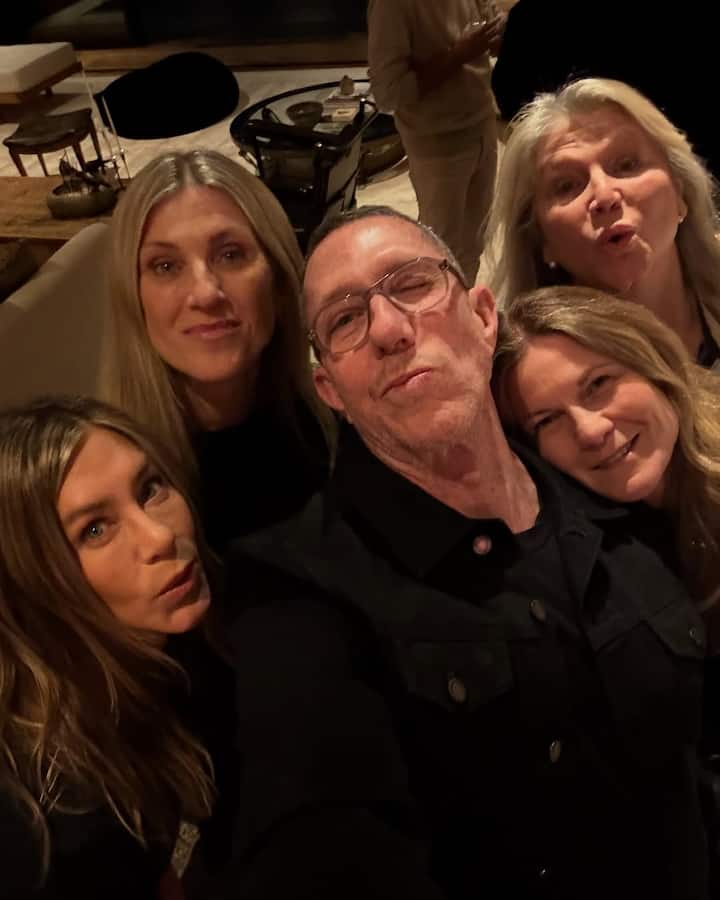 Another fan posted a screenshot on X, highlighting the presence of the goddesses in Aniston’s decor.