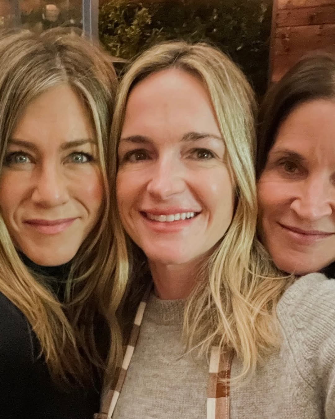 Netizens Spot Lakshmi And Durga Idols In Jennifer Aniston's Home Décor, See  Pics