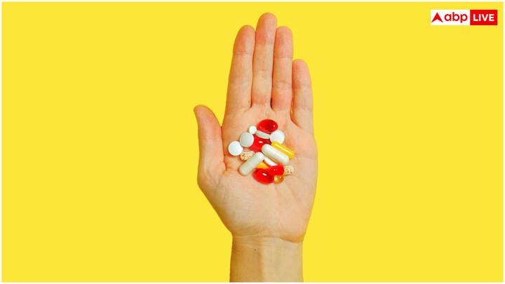 मॉनसून के दौरान इम्यून सिस्टम को मजबूत रखना जरूरी है, क्योंकि इस मौसम में वायरल और बैक्टीरियल इंफेक्शन का खतरा बढ़ जाता है. 2024 में प्रकाशित एक स्टडी में पाया गया कि विटामिन सी, डी और जिंक से भरपूर आहार इम्यूनिटी को बढ़ाने में प्रभावी है.