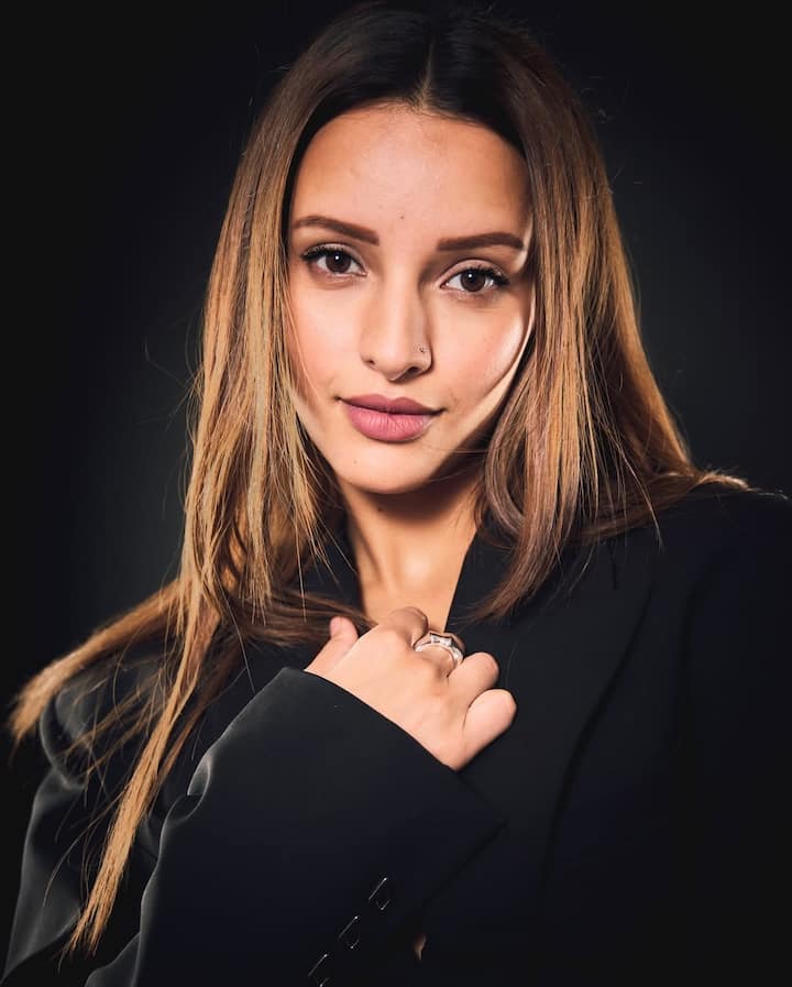 एक्ट्रेस ने सोशल मीडिया पर फिल्म का एक पोस्टर भी शेयर किया है जिसमें कन्नड़,हिंदी,मलयालम,तेलुगु,तमिल,अंग्रेजी ,चाइनीज जैसी 9 भाषाओं में उनका नाम लिखा गया है