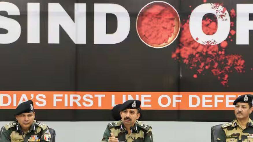 bsf release operation sindoor video india hit pakistani army post Operation Sindoor ਦੀ ਨਵੀਂ ਵੀਡੀਓ ਆਈ ਸਾਹਮਣੇ, ਭਾਰਤ ਦੇ ਹਮਲਿਆਂ ਤੋਂ ਪਾਕਿਸਤਾਨੀ ਫੌਜੀ ਚੌਕੀਆਂ ਛੱਡ ਹੋਏ ਫ਼ਰਾਰ, ਦੇਖੋ ਵੀਡੀਓ