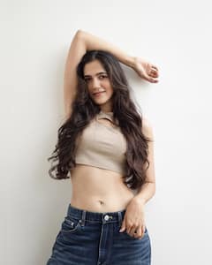 Simran Choudhary : క్రాప్​ టాప్​లో సిమ్రాన్ చౌదరి.. ఫోటోలు చూసి మహేశ్​ బాబు డైలాగ్ కొడుతున్న ఫ్యాన్స్