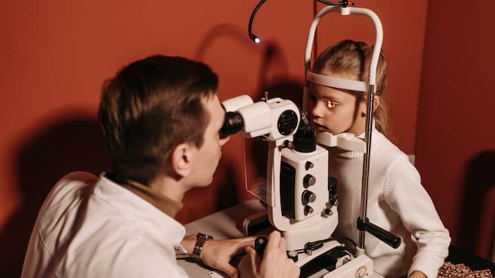 1. Get Regular Eye Exams: Schedule routine eye checkups to maintain a healthy vision. Even if you don't wear glasses, comprehensive check-ups can detect early signs of conditions like glaucoma, cataracts, macular degeneration, and diabetic retinopathy—often before symptoms appear. It can prevent vision loss and ensure long-term eye health. (Image Source: Canva)