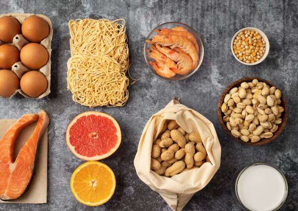 हर डाइट में शामिल करें प्रोटीन और फाइबर: फाइबर और प्रोटीन से भरपूर भोजन पेट को लंबे समय तक भरा रखता है और ओवरईटिंग से भी बचाता है.