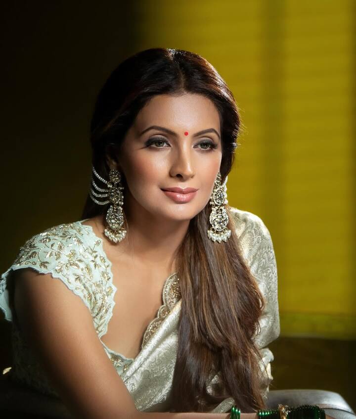 गीता से पूछा गया कि जब उनका करियर आगे की ओर बढ़ रहा था, तब उन्होंने फिल्म इंडस्ट्री से दूर जाने का फैसला क्यों लिया. इस पर गीता ने बताया कि जब वो हरभजन से मिलीं, तब उन्होंने अपना करियर शुरू ही किया था. बसरा ने कहा- 'जब मैं भज्जी से मिली, तब मैंने अपना करियर शुरू ही किया था, मैं इंडस्ट्री में नई थी. उस समय लोगों की मानसिकता अलग थी. आप किसी इंसान के साथ पब्लिकली दिख जाएं तो अफवाहें फैलने लगती थीं.