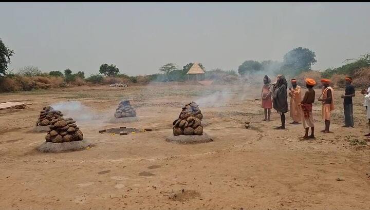 बता दें कि बालयोगी महाराज कंडों में आग के बीच बैठकर दोपहर 12.30 बजे से दोपहर करीब 3.30 बजे तक तपस्या करते हैं. उसके बाद मौन धारण करते हैं. मौके पर मौजूद भक्तों ने बताया कि यह हठयोग साधुओं की ओर से स्वयं के लिए नहीं बल्कि समाज के लिए किया जाता है. जिससे क्षेत्र में बेहतर बारिश हो, लोग सुखी रहें. क्षेत्र में समृद्धि आए.