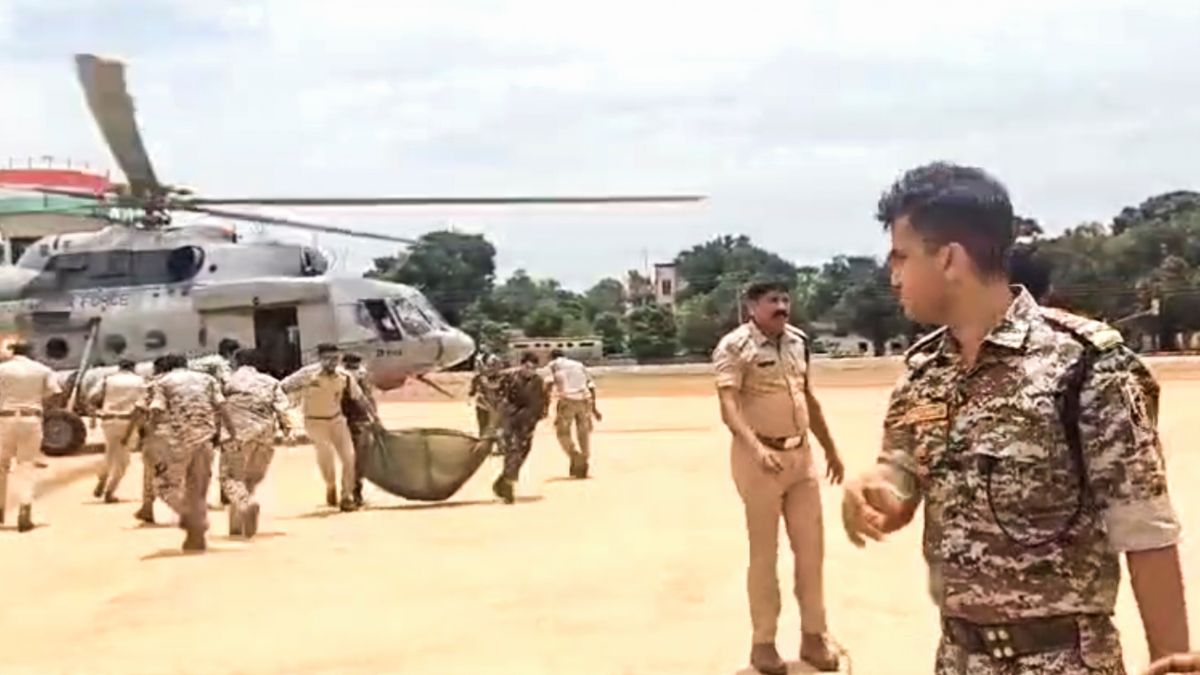 Narayanpur Encounter: नारायणपुर मुठभेड़ में मारे गए बसवराजू समेत 8 नक्सलियों का पुलिस ने किया अंतिम संस्कार, परिजन नाराज