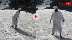 योग की ताकत...बर्फ से ढके हिमालय के पहाड़ों पर नंगे पैर चलता दिखा योगी, यूजर्स रह गए हैरान