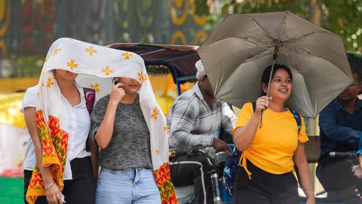 Delhi Weather: दिल्ली में अगले 3 दिन सताएगी गर्मी, इस दिन से शुरू होगा बारिश का दौर, IMD ने दिया बड़ा अपडेट