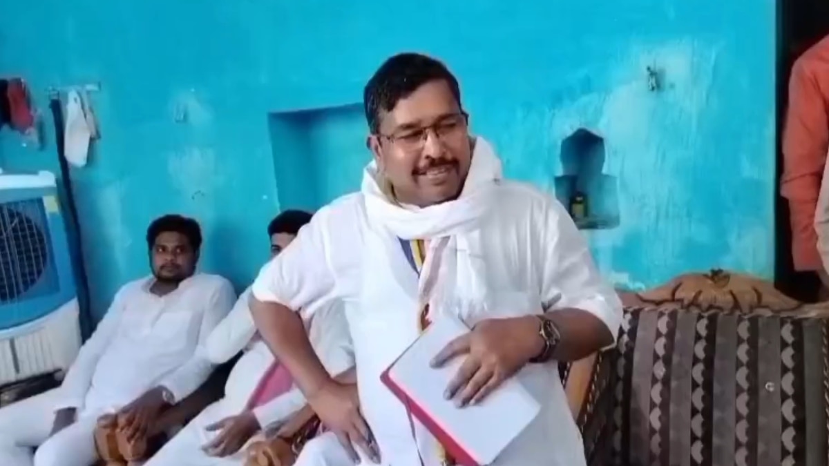 Mahoba News: आल्हा-ऊदल की जाति को लेकर सपा नेता दद्दू प्रसाद ने की टिप्पणी, आल्हा परिषद ने जताया ऐतराज