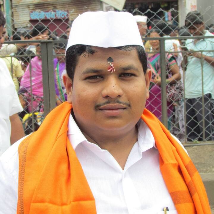 दरम्यान, सिद्धांत यांच्यासोबत लग्न झाल्यानंतर त्यांच्या वर्तनात बदल झाल्याचा दावा महिलेने केला आहे. सिद्धांत यांनी चेंबूरमधील फ्लॅटमध्येच राहण्यास सांगून छत्रपती संभाजीनगर येथे घेऊन जाण्यास नकार दिला.