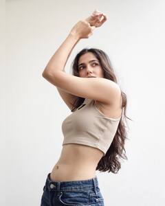 Simran Choudhary : క్రాప్​ టాప్​లో సిమ్రాన్ చౌదరి.. ఫోటోలు చూసి మహేశ్​ బాబు డైలాగ్ కొడుతున్న ఫ్యాన్స్