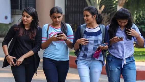 பொறியியல், ஆர்ட்ஸ் படிப்புகளுக்கு மவுசு அதிகரிப்பு; குவியும் விண்ணப்பங்கள்!- எவ்ளோ தெரியுமா?