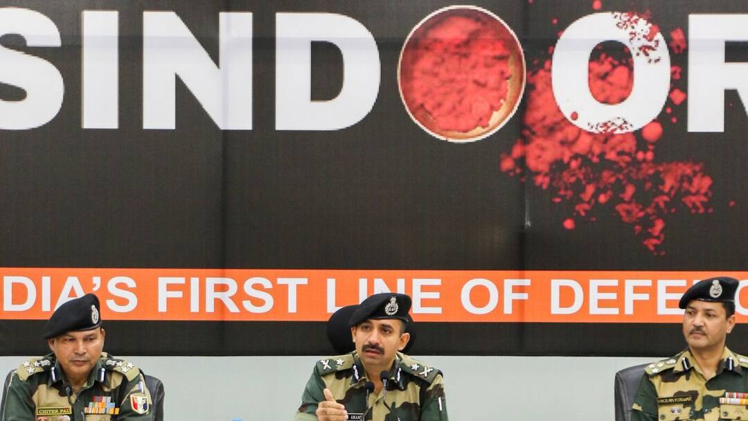 चौकियां और आतंकी लॉन्चपैड बन गए आग का गोला! मैदान छोड़ भागे PAK रेंजर्स, अब ऑपरेशन सिंदूर से जुड़ा BSF ने जारी किया वीडियो BSF Release Operation Sindoor Video India Hit Pakistani Army Post Terrorist Launchpads Rangers Fleeing चौकियां और आतंकी लॉन्चपैड बन गए आग का गोला! मैदान छोड़ भागे PAK रेंजर्स, अब ऑपरेशन सिंदूर से जुड़ा BSF ने जारी किया वीडियो