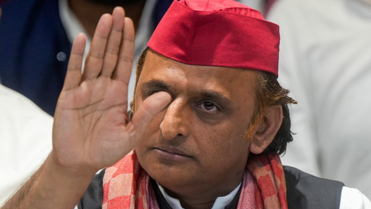 बांकेबिहारी जी मंदिर ट्रस्ट के गठन के बीच अखिलेश यादव का दावा- मंदिरों पर कब्जा करना चाहती है BJP