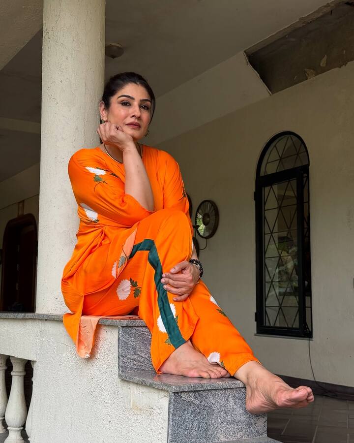 वर्कफ्रंट की बात करें तो रवीना टंडन आखिरी बार फिल्म ‘घुड़चढ़ी’ में नजर आई थी. फिल्म साल 2024 में रिलीज हुई थी.