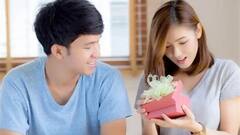 Love Astrology: प्रेमात 'या' भेटवस्तू प्रेमभंग करू शकतात! प्रेमात 'ही' भेट कधी ही देऊ नका, अन्यथा ब्रेकअप निश्चित, ज्योतिषशास्त्रात म्हटलंय..