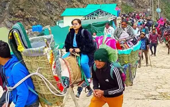 यात्रा से पहले तैयारी है जरूरी: डॉक्टरों की सलाह है कि 40 वर्ष से अधिक उम्र के लोगों को यात्रा से पहले BP और ब्लड टेस्ट जरूर करवा लेना चाहिए.