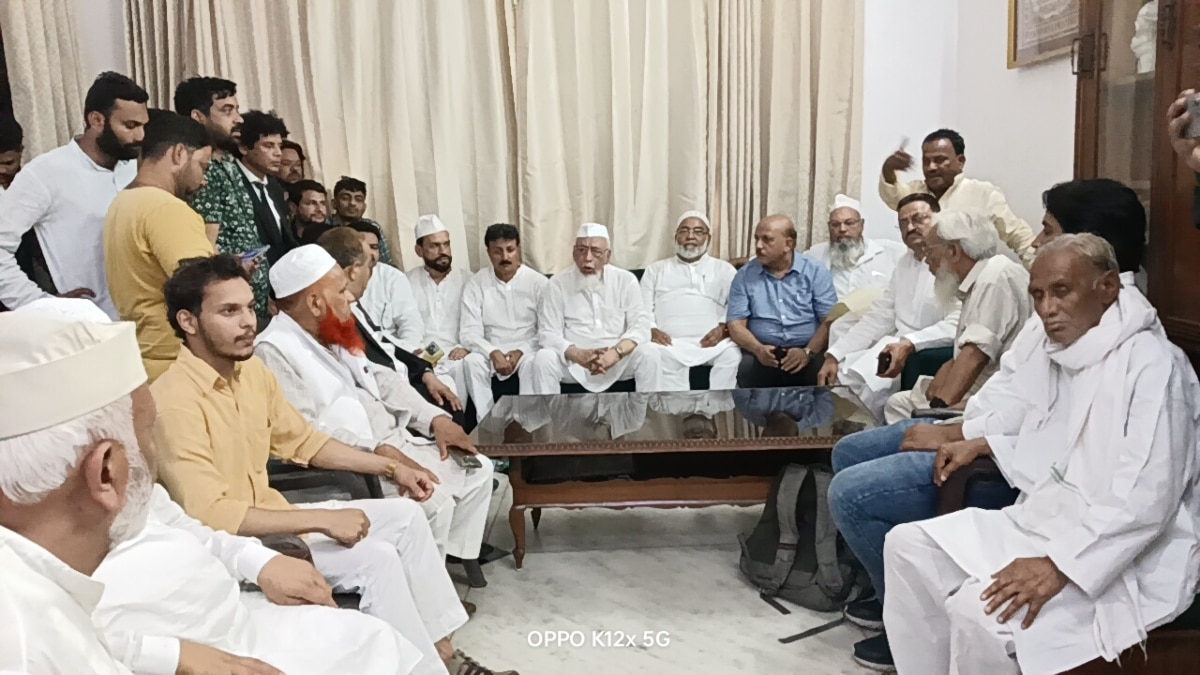 Aligarh: मीट व्यापारियों से मारपीट के आरोपियों पर कार्रवाई की मांग, मुस्लिम संगठन का अल्टीमेटम