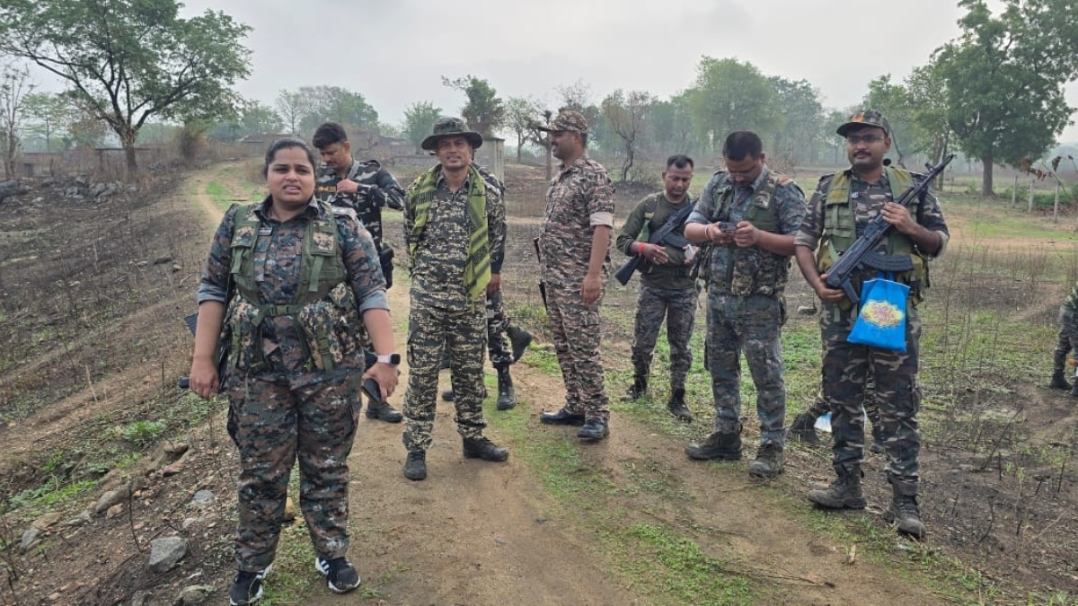 Palamu News: झारखंड के पलामू में सुरक्षा बलों के साथ मुठभेड़ में नक्सली कमांडर ढेर, SLR राइफल बरामद   