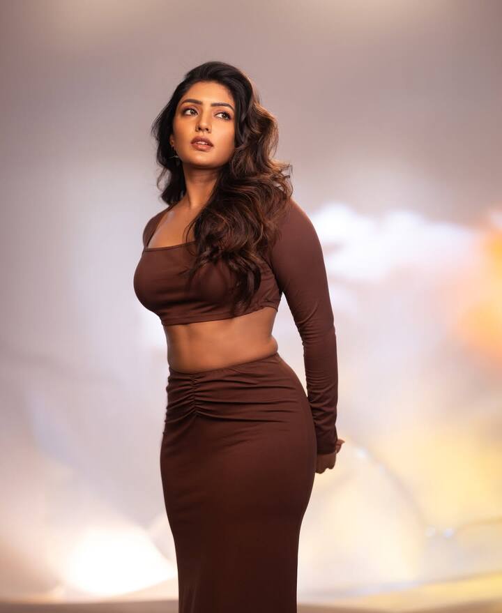 Actress Eesha Rebba: સાઉથ એક્ટ્રેસ ઈશા રબ્બા તેના ગ્લેમરસ ફોટોશૂટને લઈ સોશિયલ મીડિયામાં ચર્ચામાં રહે છે. અભિનેત્રી ઈશા રબ્બાએ હાલમાં પોતાના ઈન્સ્ટા પર ગ્લેમરસ ફોટોશૂટની તસવીરો ફેન્સ સાથે શેર કરી છે.