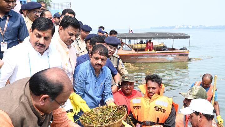 मुख्यमंत्री डॉ. मोहन यादव ने कहा, ''प्रदेश में जल स्रोतों के संरक्षण के लिए जल गंगा संवर्धन अभियान संचालित किया जा रहा है. भोपाल नगर निगम द्वारा 22 बावड़ियों को संरक्षित करने का प्रयास किया गया. आज भोपाल में पुरानी बावड़ी के जीर्णोद्धार कार्य का निरीक्षण किया है. संरक्षण की इस पहल से न केवल जल स्रोत संवरेंगे, बल्कि हमारी धरोहर भी संरक्षित होगी.''