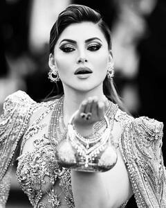 Urvashi Rautela: కేన్స్ వేడుకలో మెట్లపై ఫోటోలు - ట్రోలింగ్‌పై ఊర్వశి రౌతేలా స్ట్రాంగ్ కౌంటర్