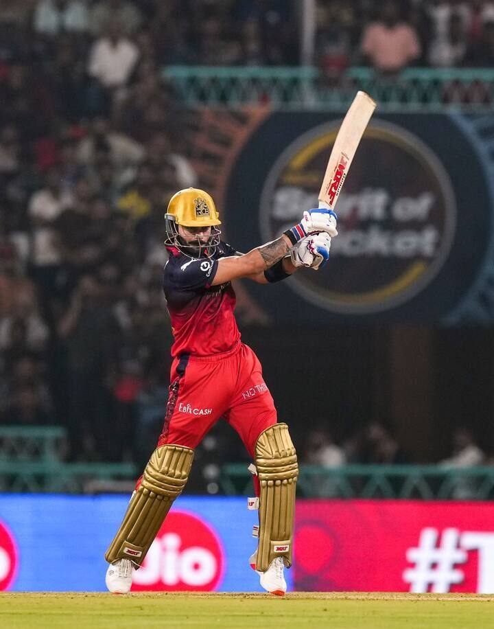 आयपीएलमध्ये विराट कोहलीने डेव्हिड वॉर्नरइतकेच अर्धशतके केली आहेत. विराट आणि वॉर्नरने एकूण 62 अर्धशतके ठोकली आहेत. त्यामुळे आज विराट कोहलीने अर्धशतक झळकवल्यास इतिहास रचला जाईल.