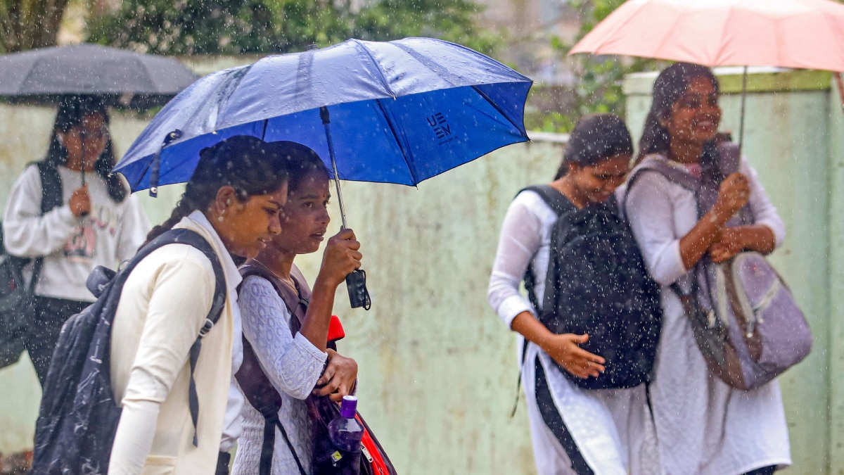Bihar Weather: बिहार के 14 जिलों में बारिश-वज्रपात का अलर्ट, चल सकती हैं तेज हवाएं, देखें आज का मौसम