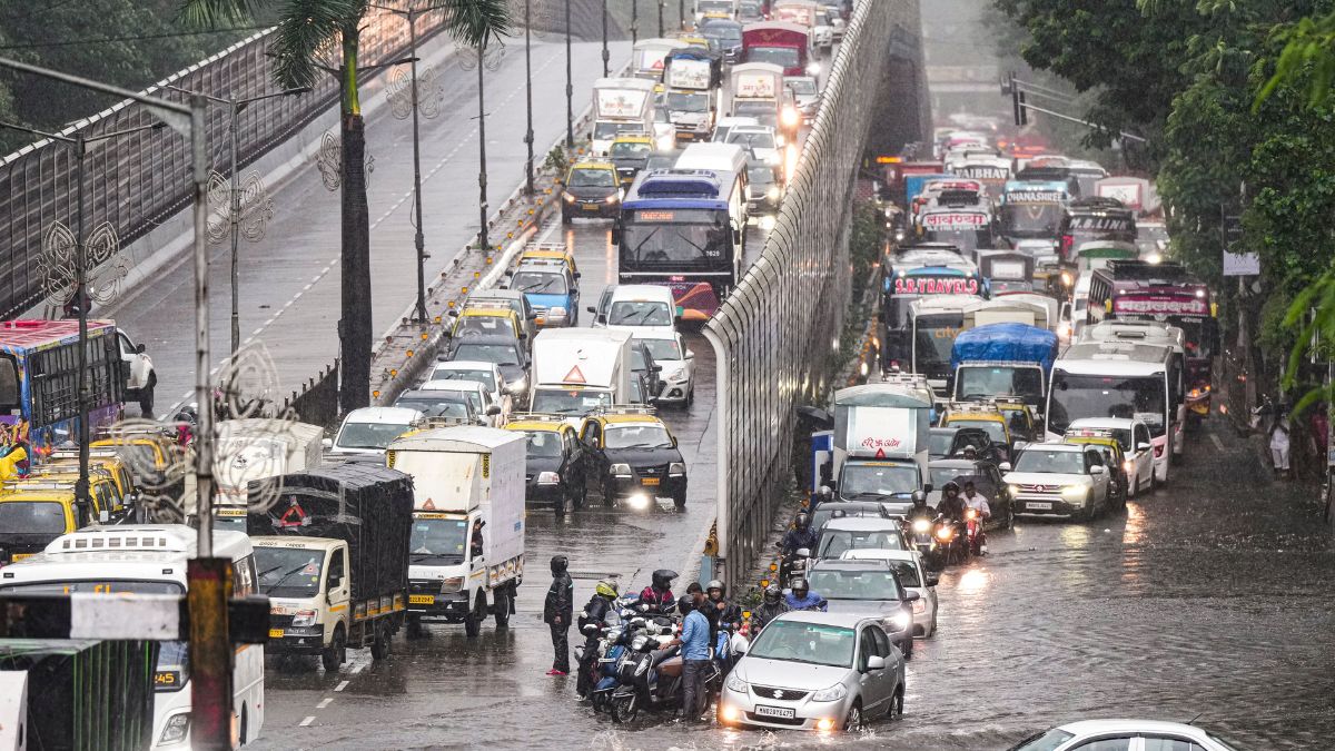 Mumbai Rains: मुंबई में भारी बारिश के बाद कैसे हैं हालात, मौसम विभाग ने किन इलाकों के लिए जारी किया अलर्ट?