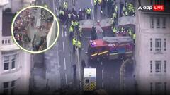 लिवरपूल में प्रीमियर लीग की जीत के जश्न में मातम, खिलाड़ियों की विक्ट्री परेड में आ घुसी कार- 50 घायल, देखें वीडियो